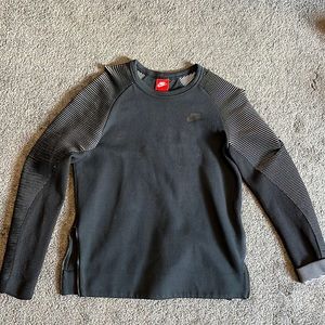 Black Nike crew neck size small